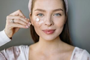 12 Best Anti-Aging Serums of 2025, Tested & Reviewed - The Ultimate Guide to Revive Your Skin and Defy Aging This Year 8 best anti-aging serum 2025 facial cream for skincare routine